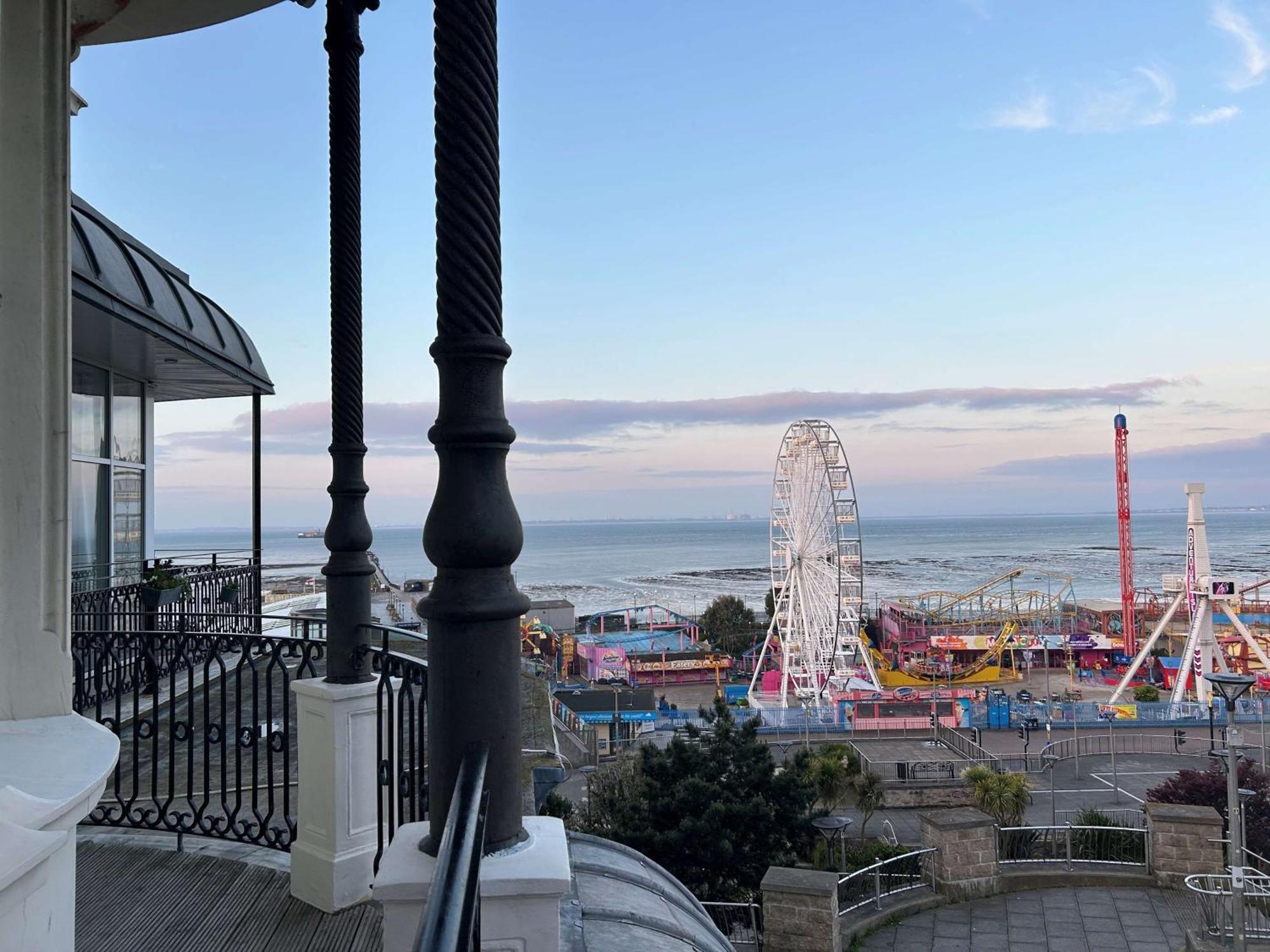Park Inn By Radisson Palace Southend-on-Sea Exterior foto